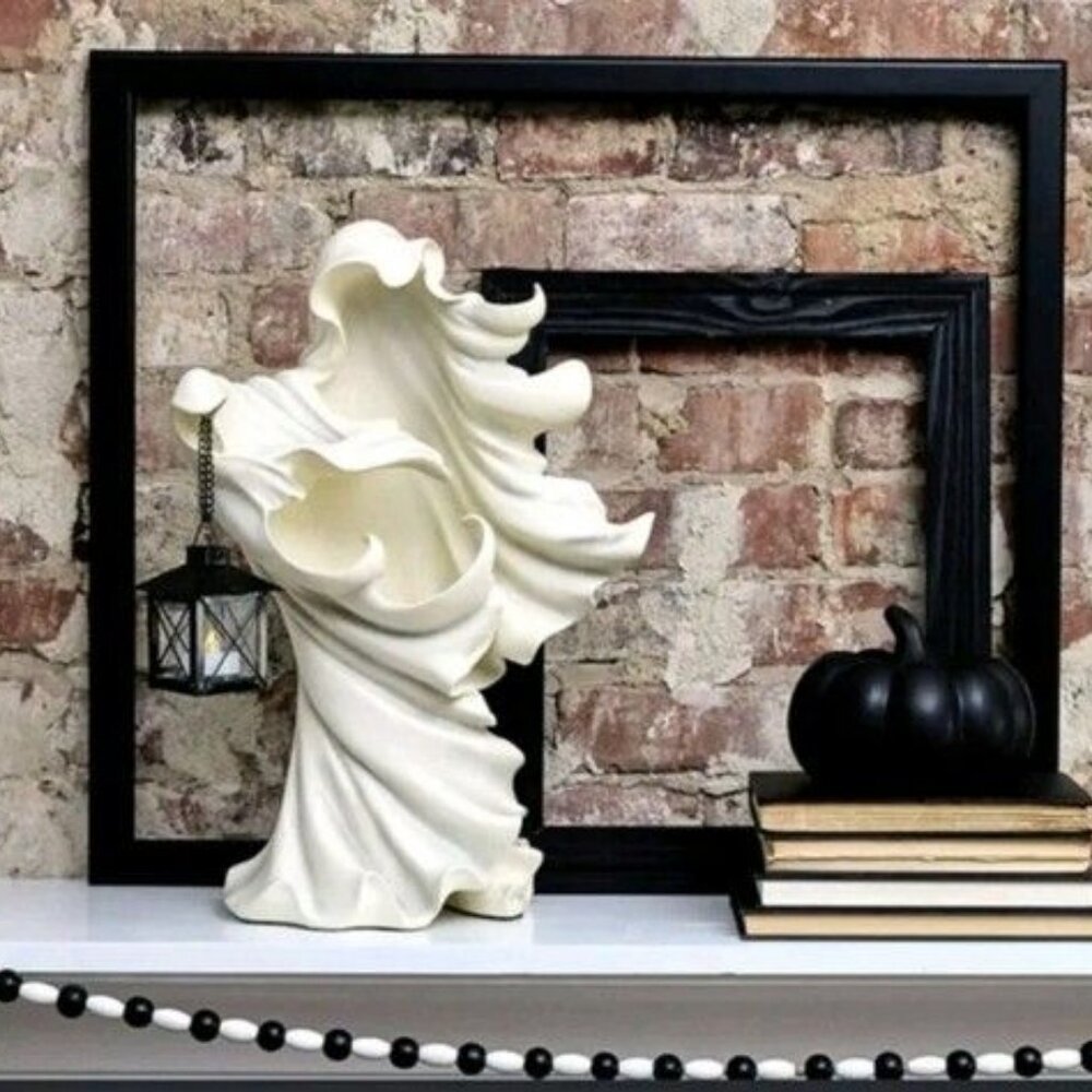 Cracker Barrel Exclusive 2023 White Resin Ghost with Lantern 18" Tall NIB New